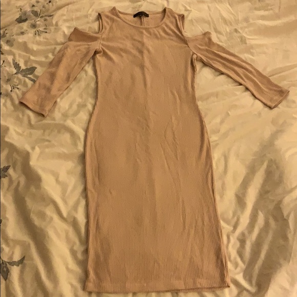 Form fitted beige dress - Picture 2 of 3